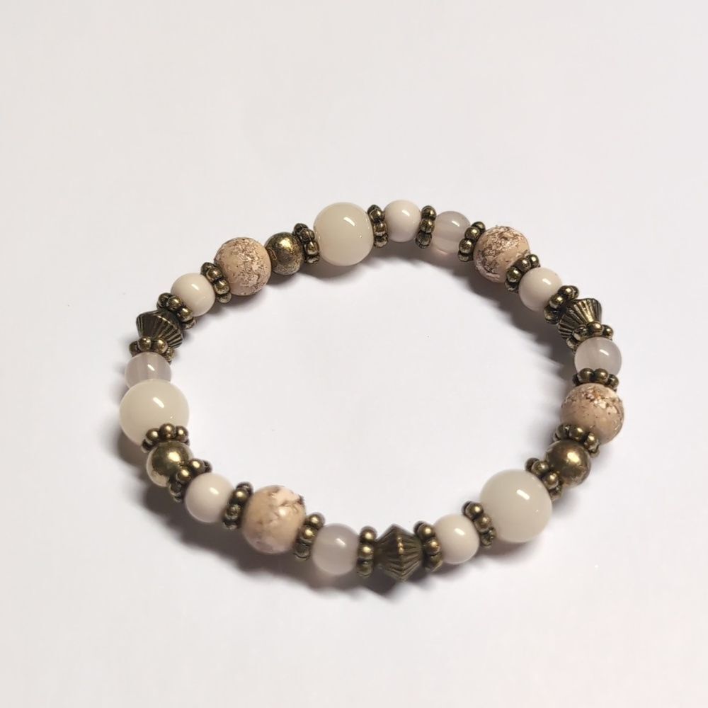 141 Cream and Gold Beaded Stretch Bracelet‎